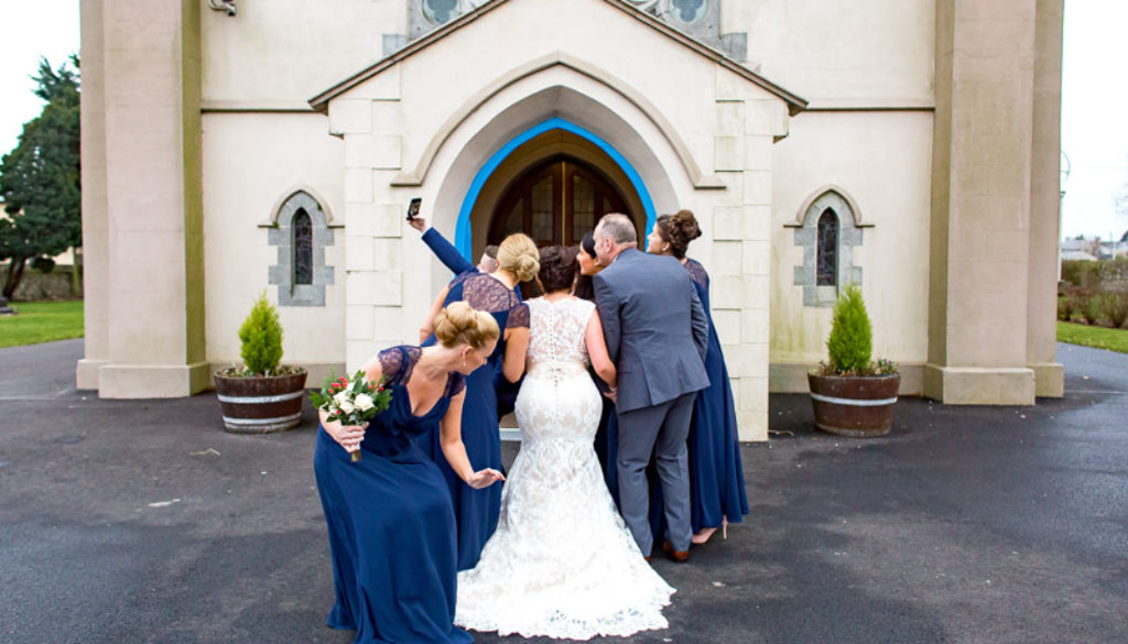 Why you should put your phone down at a wedding ceremony